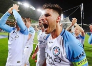 凯瓦尼梅开二度，马赛客场战胜亚眠的简单介绍