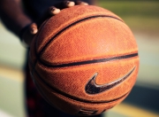 詹姆斯在快船比赛中重返赛场，出色发挥引发热议！比赛高潮迭起