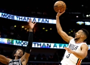 马刺功臣表现出色，稳定球队节奏